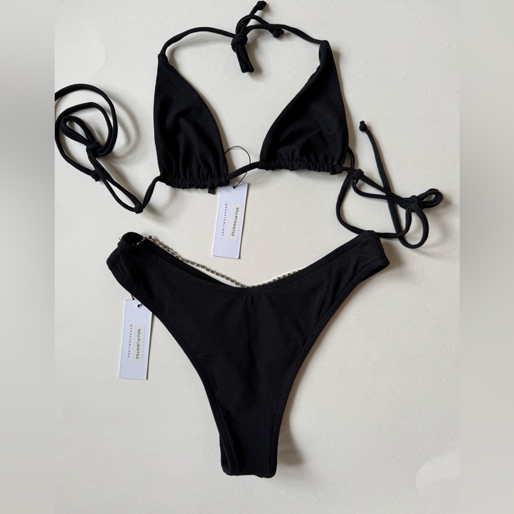 Black High-Cut Cheeky Bikini with Silver Chain